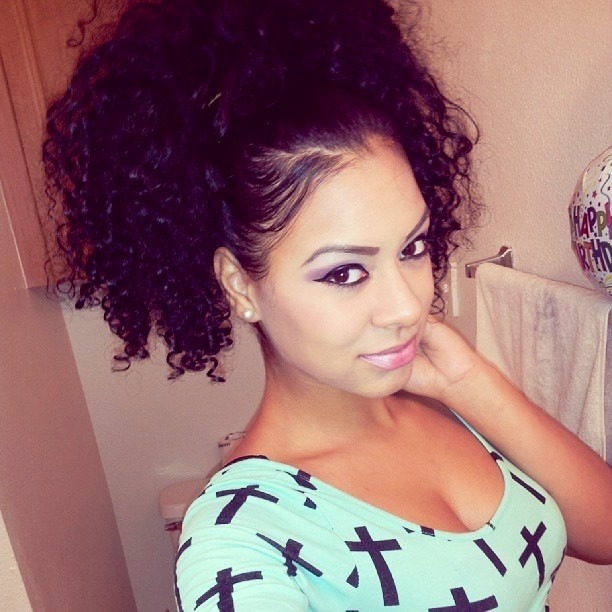 shesbombb:  http://therealcourtneymarieee.tumblr.com/ Twitter.com/YouL0veCourtney