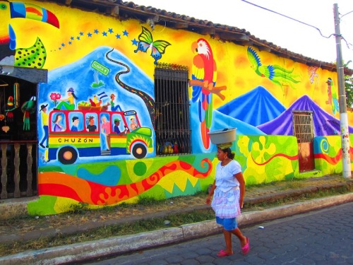 l-a-t-i-n-x:  glacially:  Murals in El Salvador  (Photos do not belong to me)