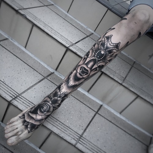 xdaveseven92:Leg sleeve I’ve started on one of my clients