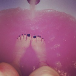 tearupthefloor:  nothing better after a 14 hour day running around! 💦 #bubblebathtime #Lush #pink