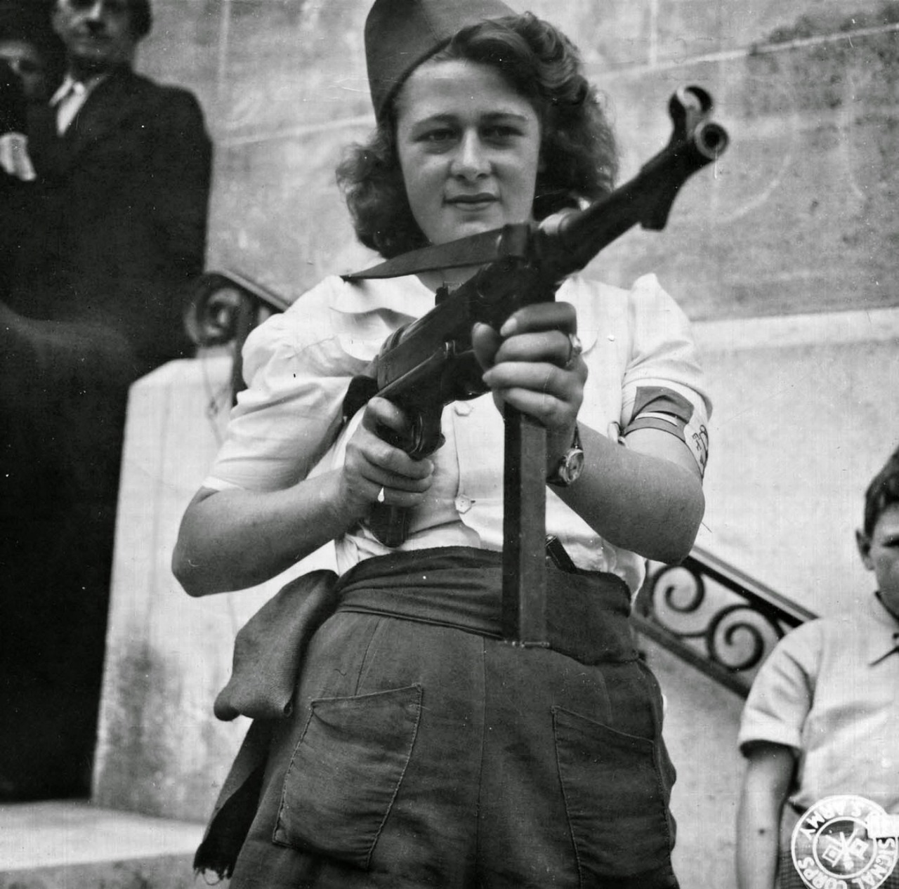 photos-de-france:  Simone Segouin, résistante de 18 ans sous le nom de guerre de