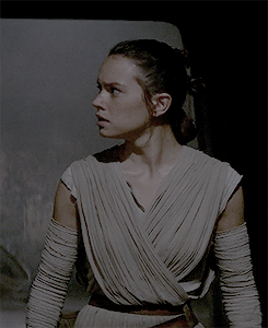 daisyridleyupdated:  “i’m never touching that thing again. i don’t want any part of this.” 