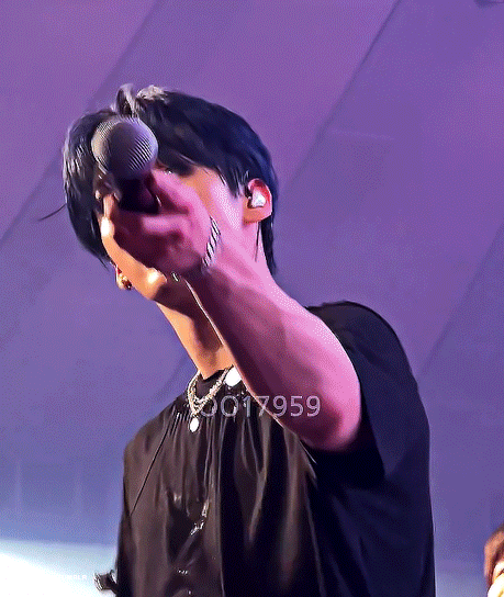 LEE KNOW / ‘YAYAYA’ (video Credit @ 1OO17959)