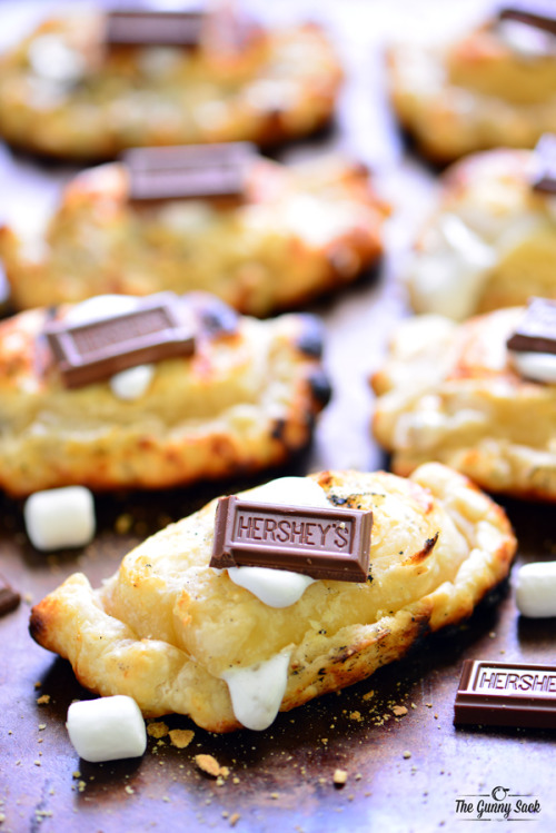 foodffs:  S’mores Hand PiesReally nice recipes. Every hour.Show me what you cooked!