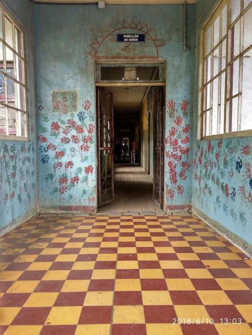 karoliciousbanberry:biggest-gaudiest-patronuses:abandonedandurbex:Children’s Pavilion. Duran Sanator