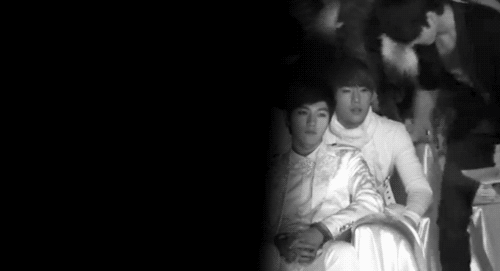 woogyu-paradise:  been staring at this gif ‘til tears silently streamed down my cheeks OTL 