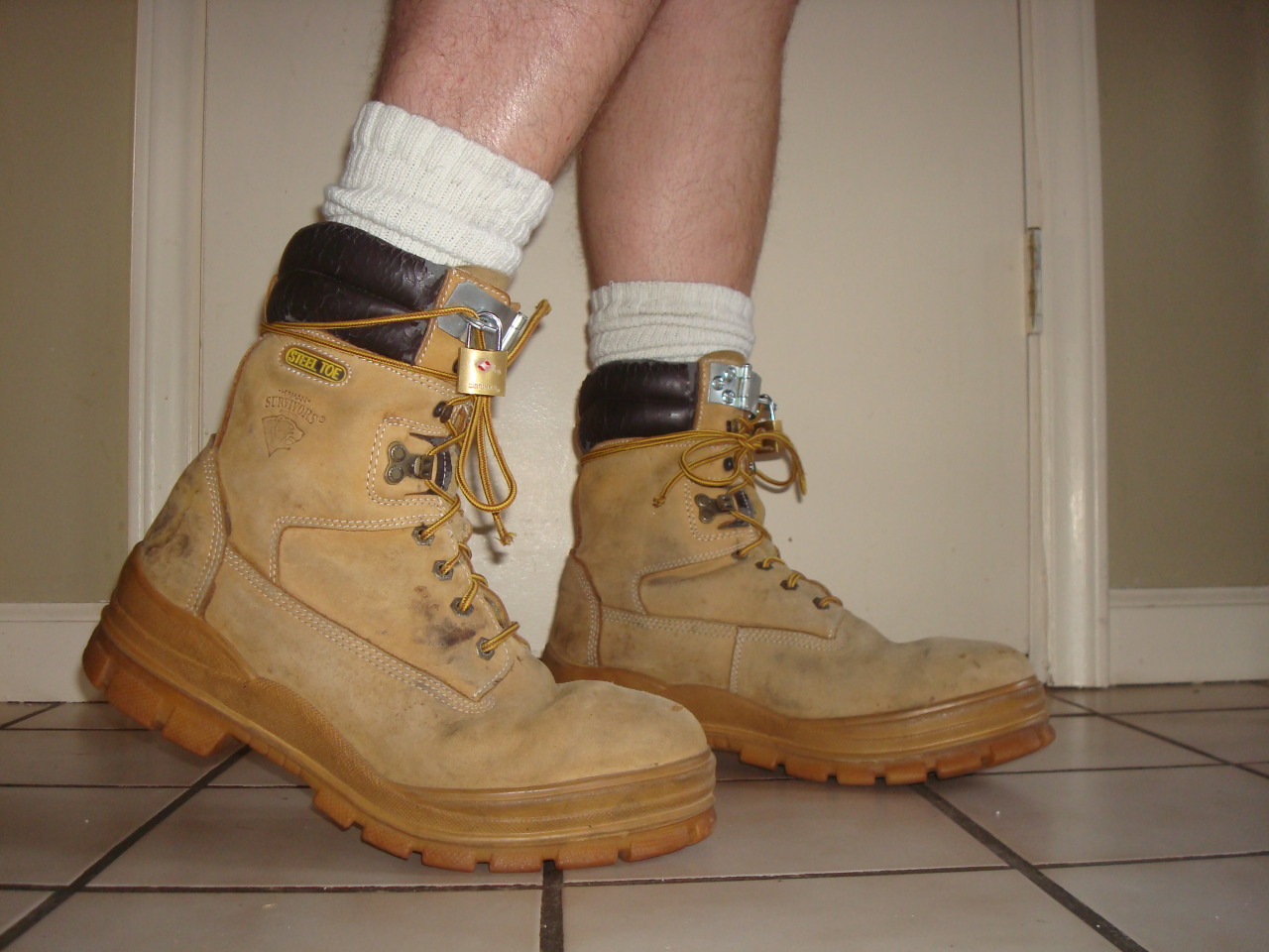 bootedskn:  gduk:  hardrubberlabour:  workergear:  padlockedshoes:  CUSTOMIZED BONDAGE