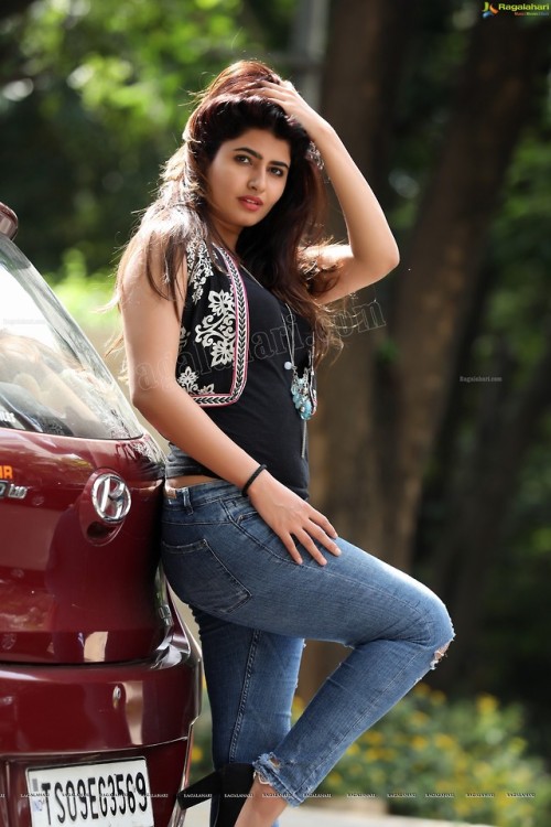 Beautiful and Gorgeous  Ashima Narwal Slaying in Black Tee and Tight Denim #1123#54007 Fol