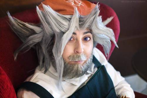 iamterra: paintedqueencos:  • COSPLAY SET •  Grandpa Muto by Me Wig by Zeroye  Kaiba by @nightengales-spies  Photography by @hmcosplay  OH MY GODS! SOLOMON MUTO COSPLAYER!!! 