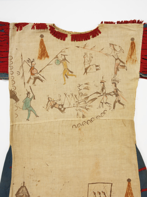 fashionsfromhistory:Dress painted with battle exploitsprobably Siha Sapa Lakota (Blackfoot Sioux)c.1