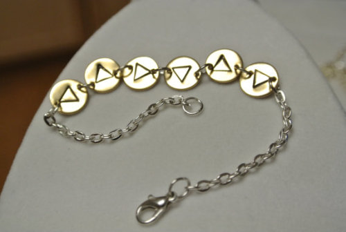 pwnlove:  Scores of Style: Legend of Zelda Song Bracelet  Do you rock out with your ocarin