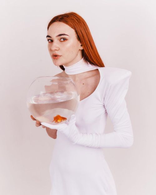 weird fishes by @agustin_escalada model: @__julicha__ stylist: @ddelfiperez stylist’s assistant: @j