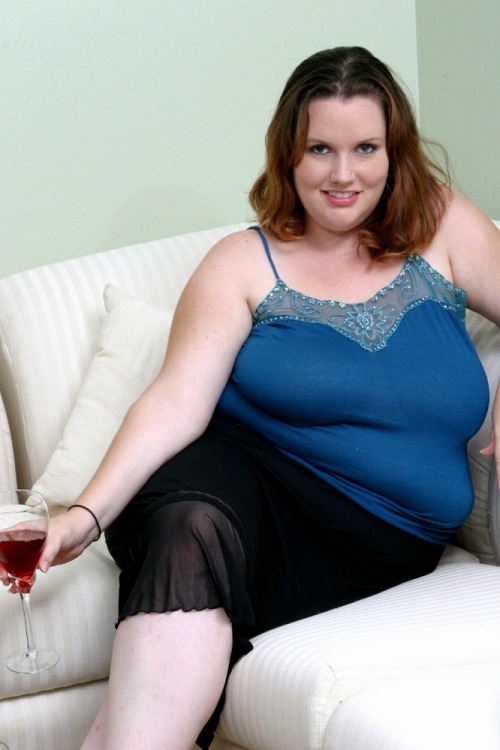 bbwspectator:  More like this at http://bbwspectator.tumblr.com
