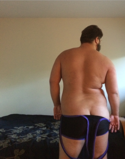 beardedjoy:  ravenclaw-prefect-anthony:  And the of course we gotta show off dat ass. It’s actually really comfy.  That ass… Is… Just amazing