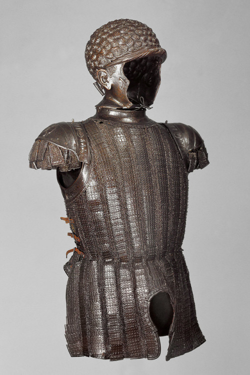 Roman style helmet and armor belonging to Francesco Maria I di Giovanni della Rovere, Duke of Urbino