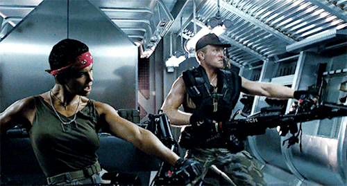 mostlymovies: AliensDirected by James Cameron (1986)