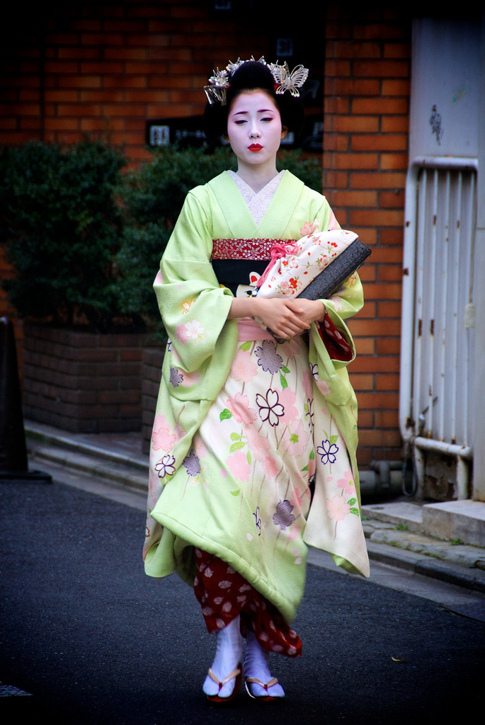 okiya:  Maiko (apprentice Geisha) Mamehana (by Rick Osuna Photography) 