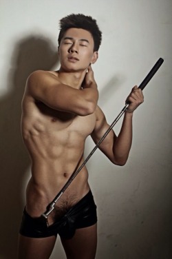 yumyumasianhunks:  yum yum Asian hunks. check out my blog