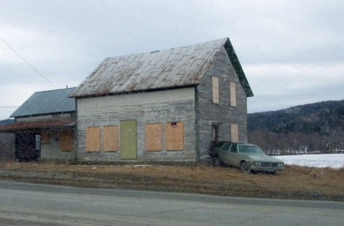 cyriusli: sixpenceee:   Disappearance of Brianna Maitland  In March 2004, 17-year-old Vermont waitress Brianna Maitland finished  work for the day and drove home. That was the last time anyone saw her.  Brianna’s car was discovered the next day backed