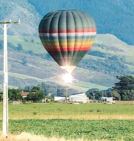 sixpenceee:Photos depicting the moment a hot air balloon carrying 11 people hit power