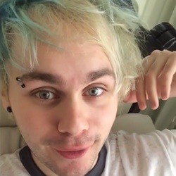 Michael Gordon Clifford Em: I HATE MYSELF. Se Gostar Da Like Ou Crditos Pra @cakesincer No Tt, Amo Vcs