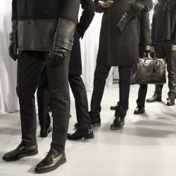 overdeauxis:  nellyxagemo:  BACKSTAGE AT HERMÈS FALL