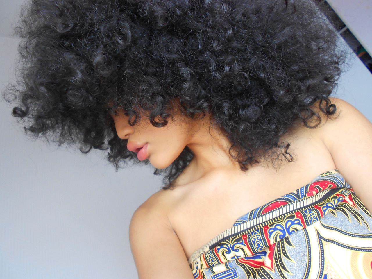 reinenolwenn:  rocking my unwanted frizz and crushed curls; 7 day-old fro, baby.