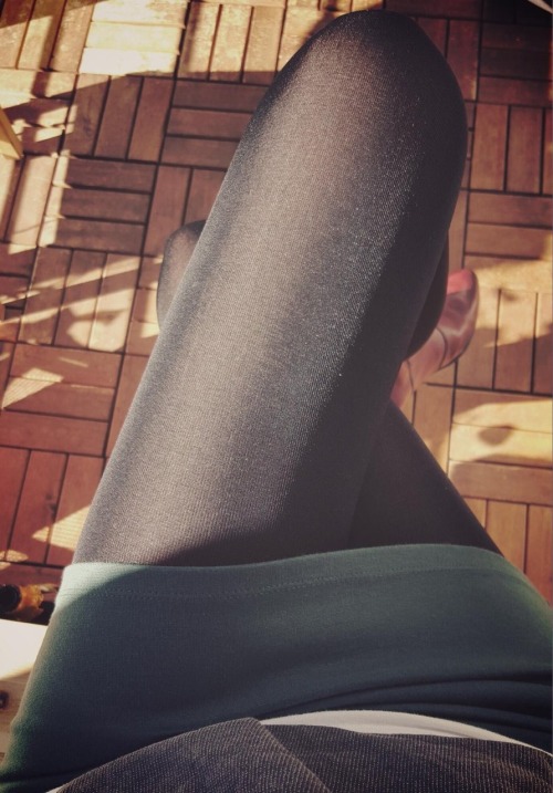 http://tights-details.tumblr.com/post/135482915298