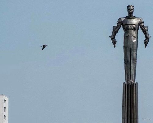 socialistmodernism:Happy Cosmonaut’s Day with Y. Gagarin! (1980), Moscow. Sculptor: P. Bondarenko. ©