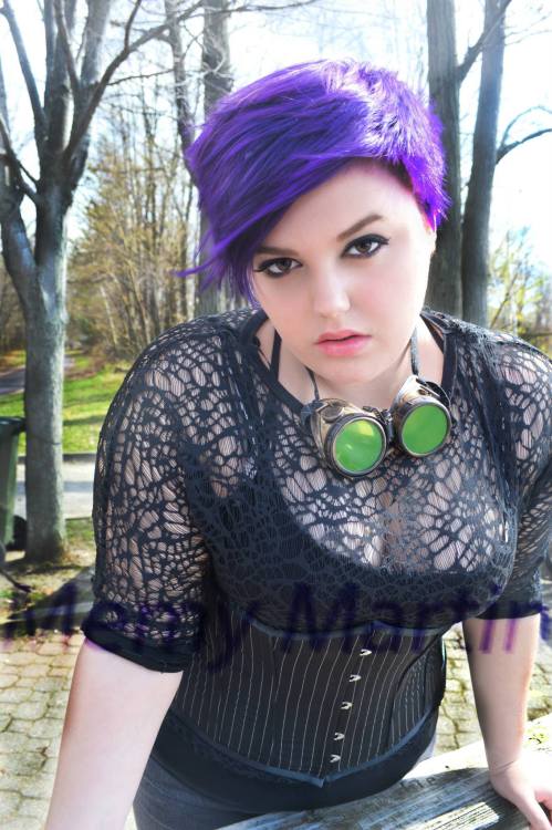 stophatingyourbody:My name is Olive. I am a plus-size alternative lesbian model from Vermont. All my