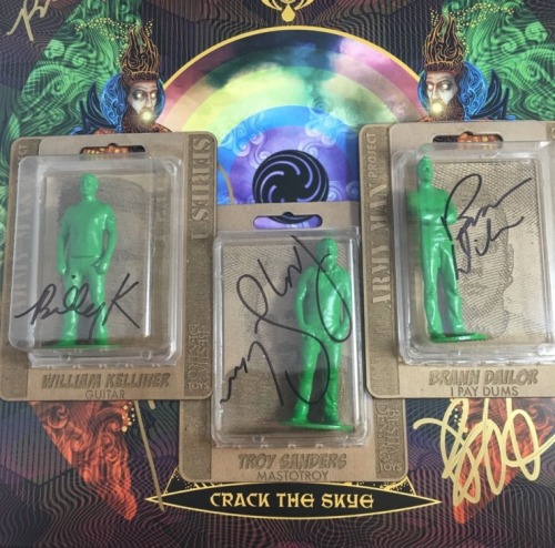 Mastodon green army men and other goodies up on ebay for a charity auction….WANT!