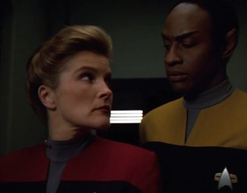 queen-of-the-spider-people:Kathryn Janeway and Tuvok are totally best space friends.