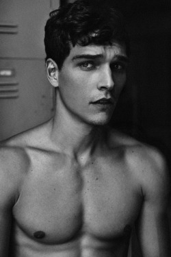 justdropithere:  Alexander Cunha by Douglas McWall 