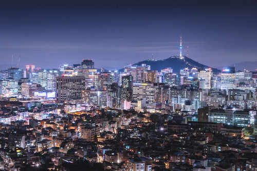 Seoul at night, seen from the Mumudae Observatory, Inwangsan Mountain.