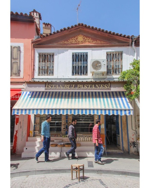 #beatles #mood #abbeyroadstyle #streetphotography #canon #çeşme #izmir #turkey #tbt (Cesme)