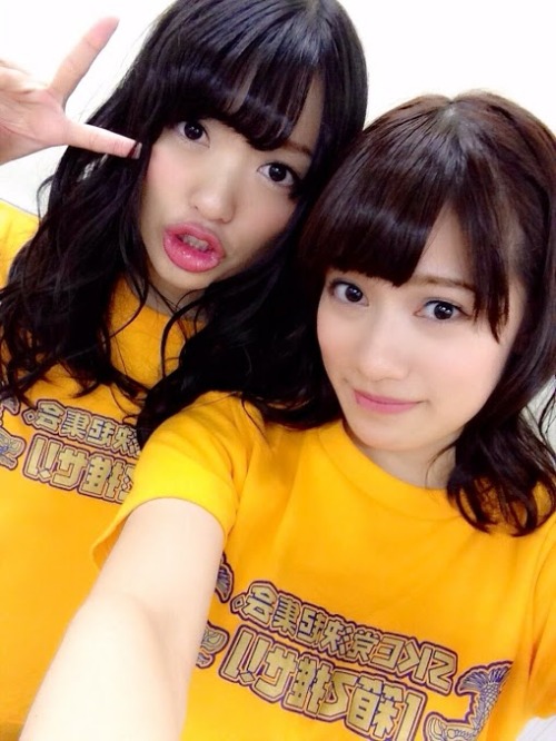 akibeya:  山下ゆかり - Google+ - 今日はステージ上できたりえさんがホッペにチューしてくれました♥︎ きたりえさんのホッペチュー羨ましいでしょ〜( ¯−¯…  北原里英　山下ゆかり
