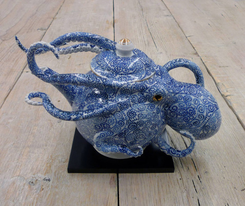 bunjywunjy: cacklebarnacle: aidennestorm: riseru: aimmyarrowshigh: Ceramic artist Keiko Masumoto is 