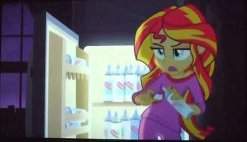 insane-pinkie-pie:  Mother of Celestia just look at those hips I predict porn of her will go up by 1337% since this movie has been released  why am i pleased by this.. i need therapy IM NOT EVEN A BRONY