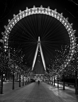 misterlemonzafterlife:  yoanythings: London eye   https://MisterLemonzAfterlife.tumblr.com/archive