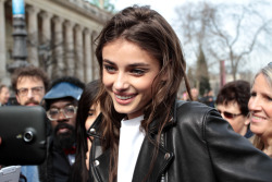 fashionweekinparis:Taylor Hill after Mugler show (march 2015, Paris)Photo by Anne-Laure Bovéron   