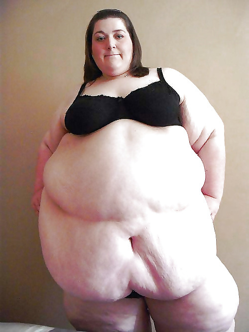 feedthessbbw:  With a body that sexy why hide your face don’t be embarrassed  ssbbw