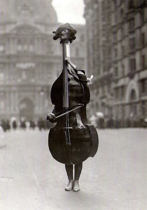 hauntedbystorytelling:Otto Bettmann :: Walking Violin in Philadelphia Mummers’ Parade, 1917