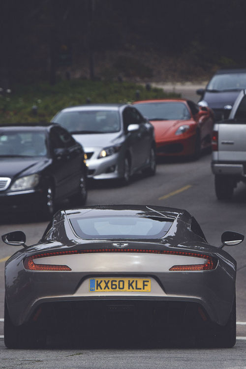  Aston Martin One 77 