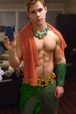 andru07:  midwestcockhound:  Michael Hamm as Aquaman.  My inner hound and inner nerd are in complete agreement  Aquaman done right for Halloween!