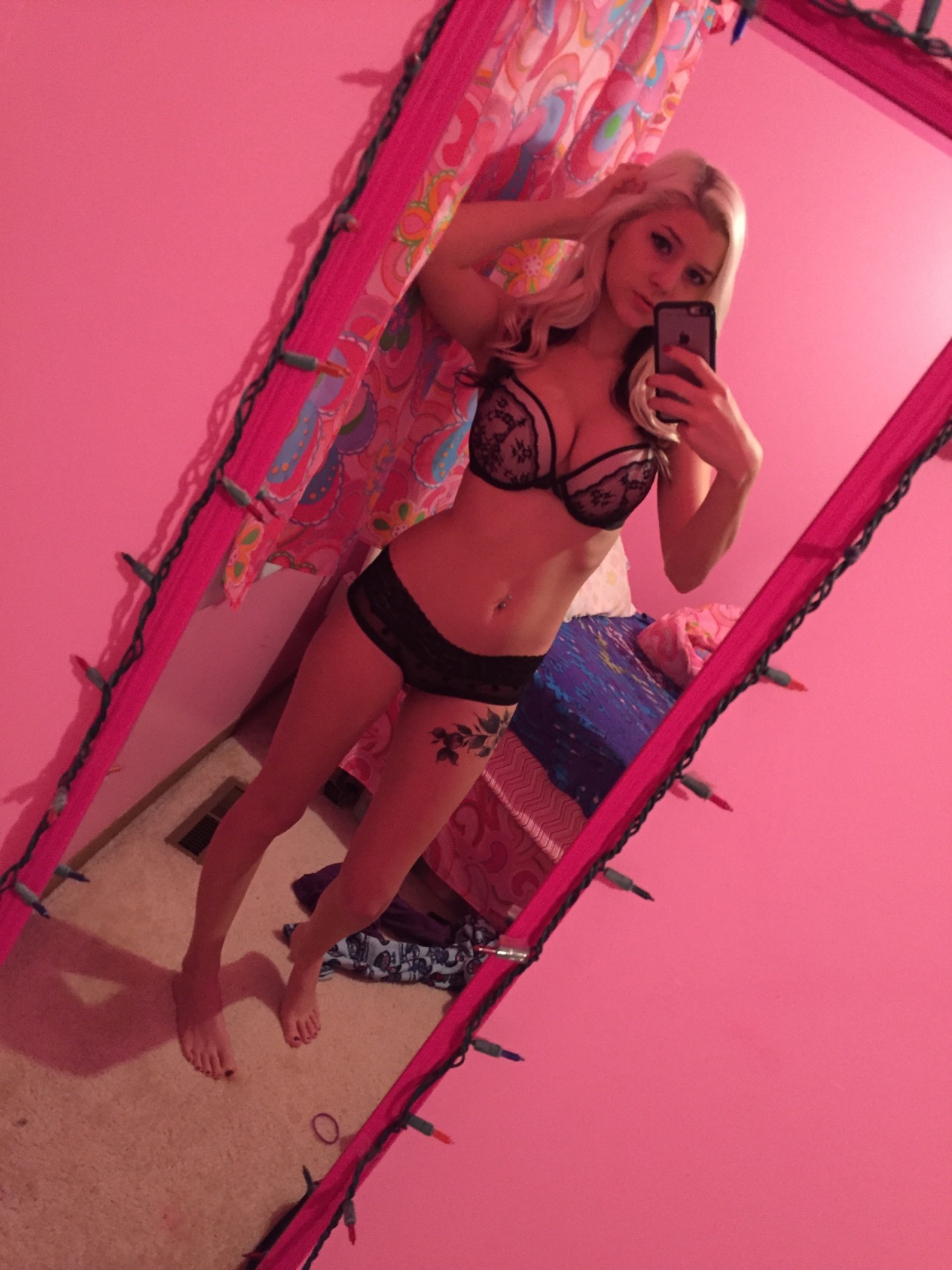 bulletpr00flove:  highwaycraze:  bulletpr00flove:  Feeling like a Victoriaâ€™s