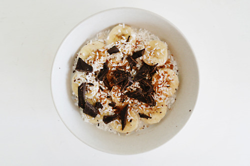 fitelise:  Super yummy post workout/breakfast! Organic oats, half a banana, shredded coconut, protei