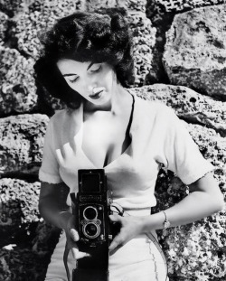 soulbots:   Bunny Yeager Photographer and