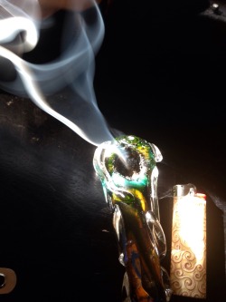 shroom-goddess:  Smoking a bowl out of my sisters pipe and I had to take pictures ✨