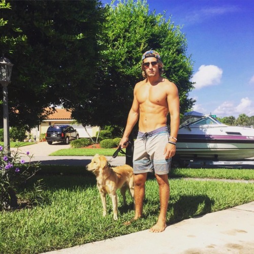 male-celebs-naked:  Joey Miuccio 1See more here
