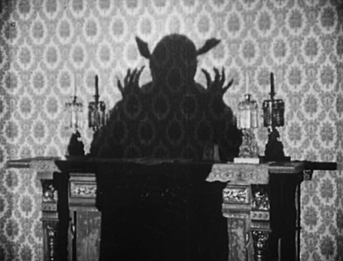 littlehorrorshop:Haunted Spooks (1920)